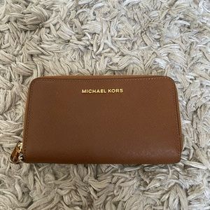 michael kors wristlet